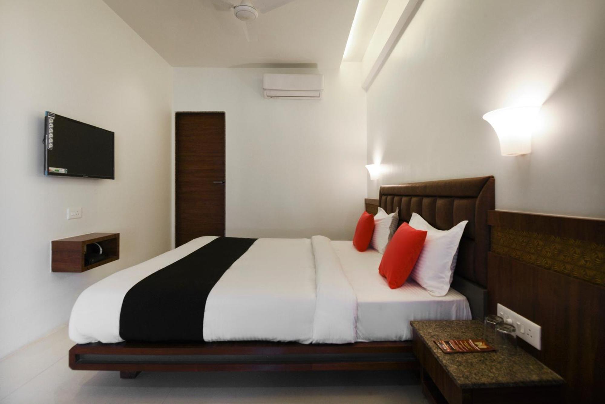 Oyo Flagship Hotel Shreeyash Executive Mangvadi Zewnętrze zdjęcie