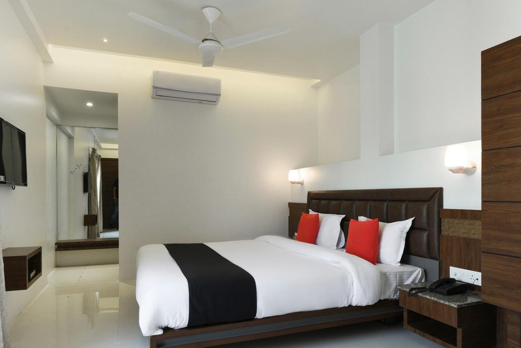 Oyo Flagship Hotel Shreeyash Executive Mangvadi Zewnętrze zdjęcie