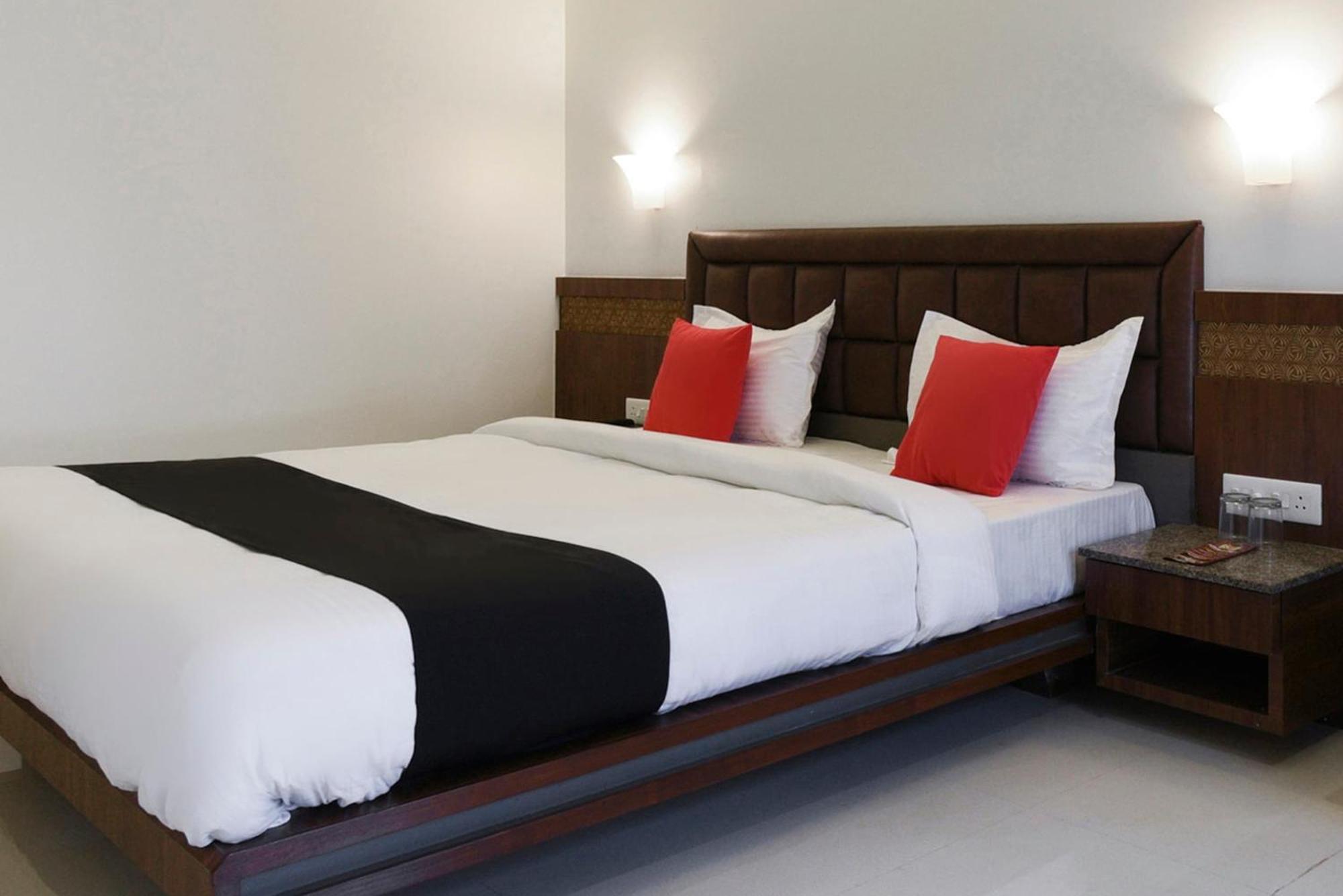 Oyo Flagship Hotel Shreeyash Executive Mangvadi Zewnętrze zdjęcie