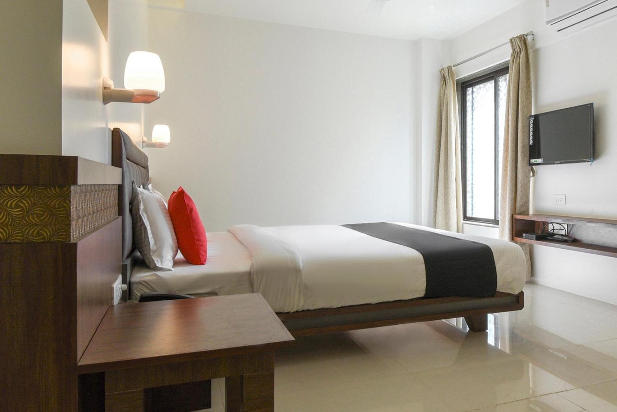 Oyo Flagship Hotel Shreeyash Executive Mangvadi Zewnętrze zdjęcie