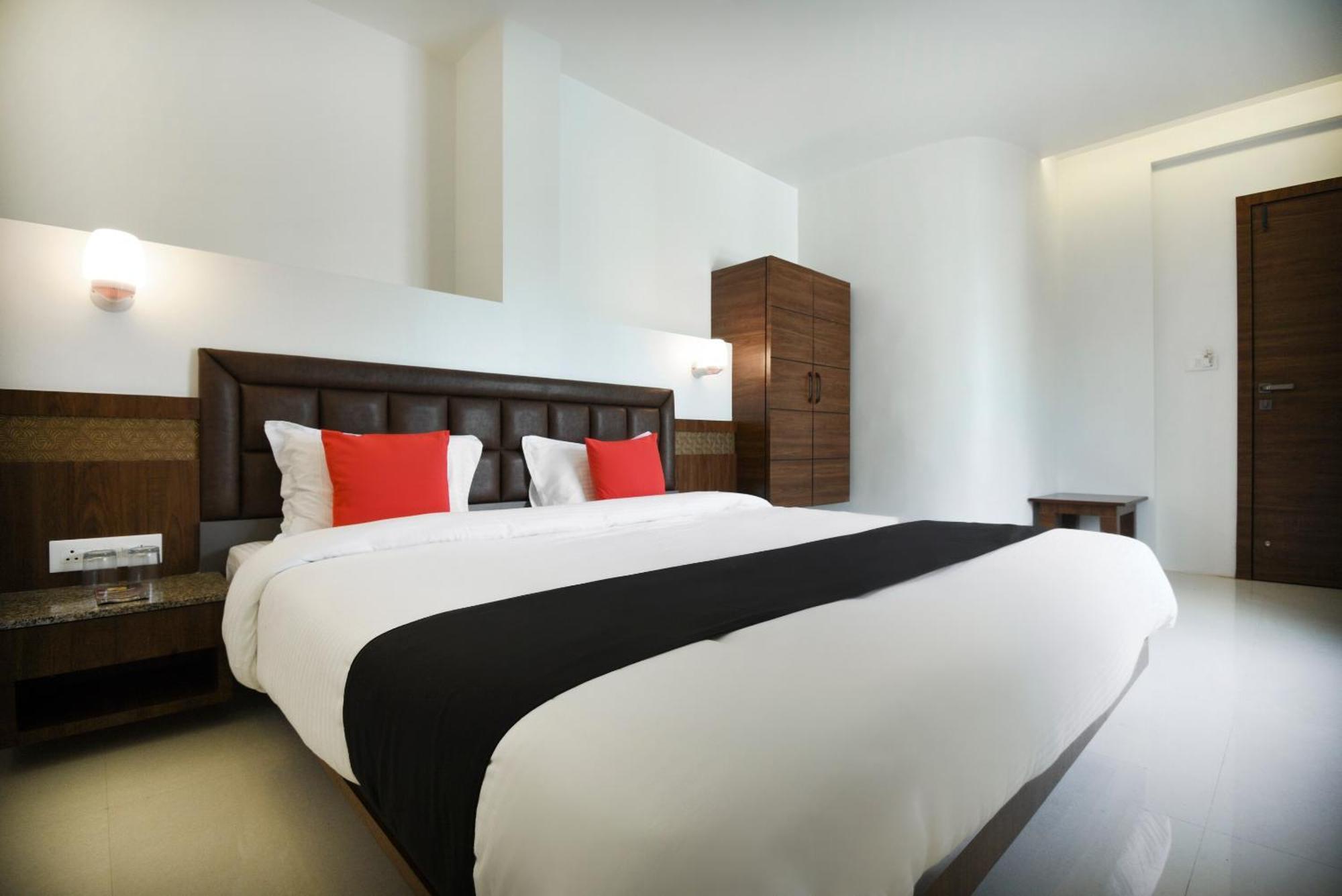 Oyo Flagship Hotel Shreeyash Executive Mangvadi Zewnętrze zdjęcie