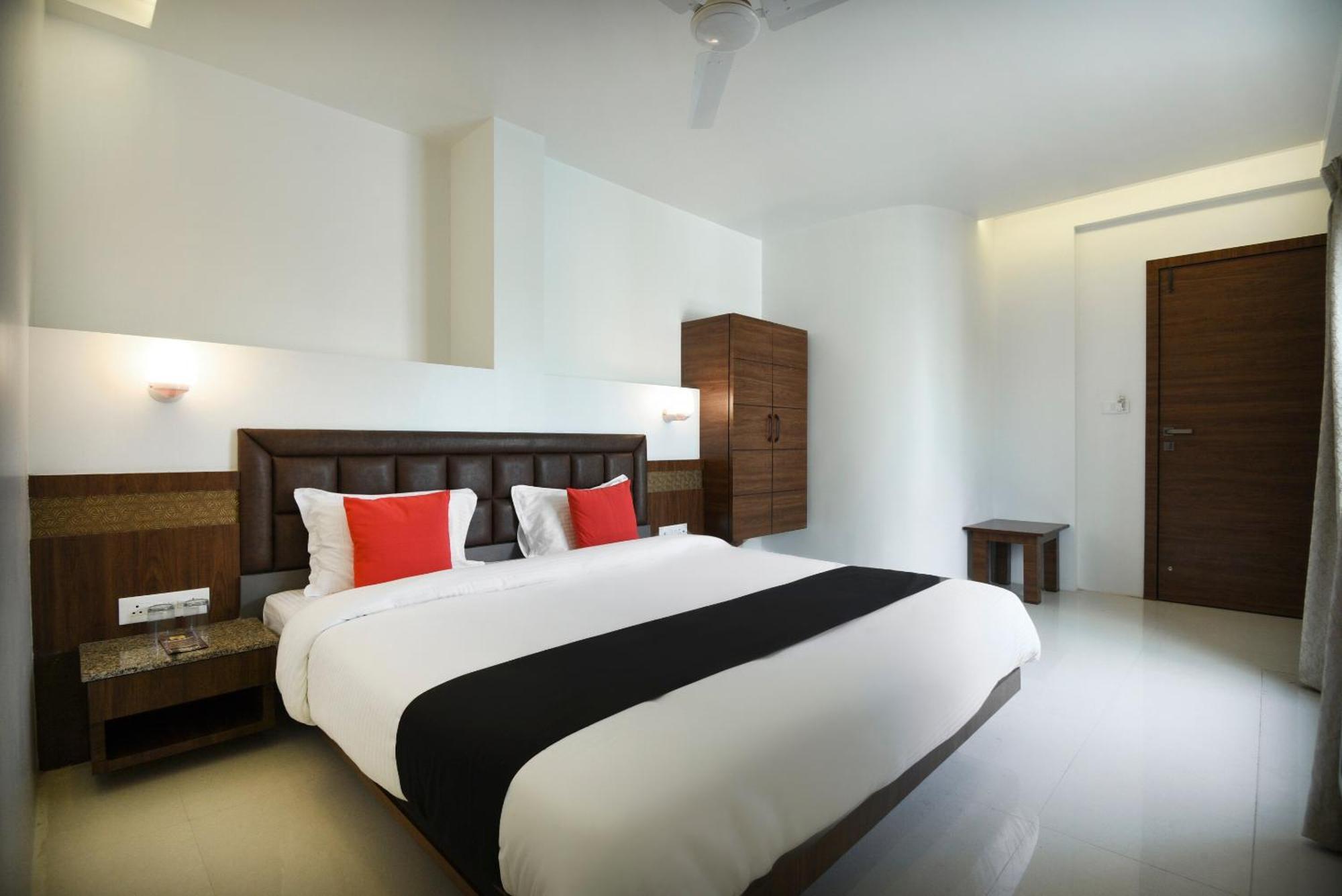 Oyo Flagship Hotel Shreeyash Executive Mangvadi Zewnętrze zdjęcie