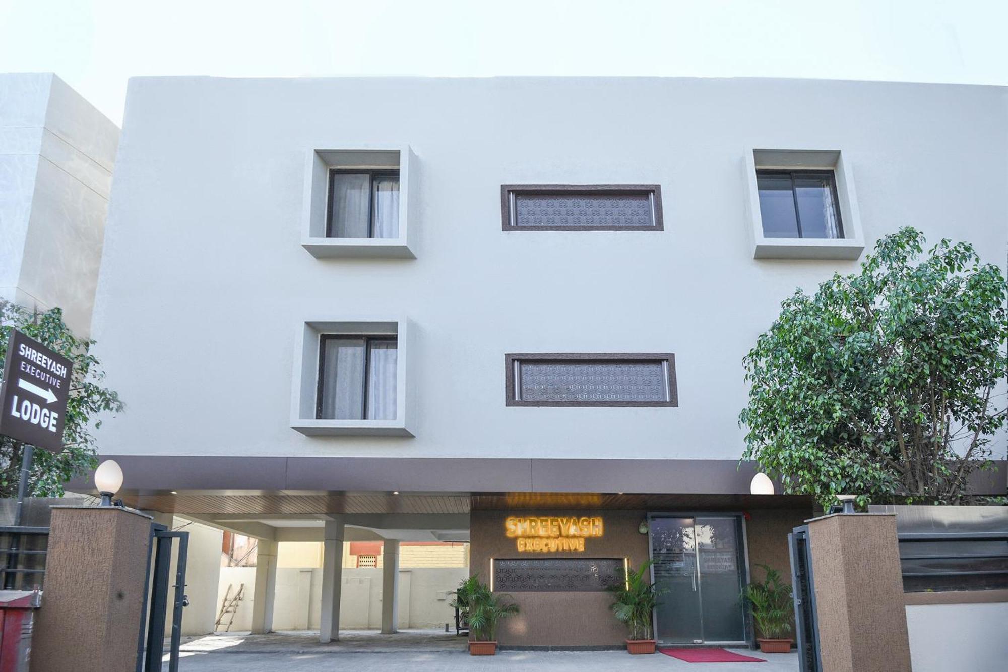Oyo Flagship Hotel Shreeyash Executive Mangvadi Zewnętrze zdjęcie